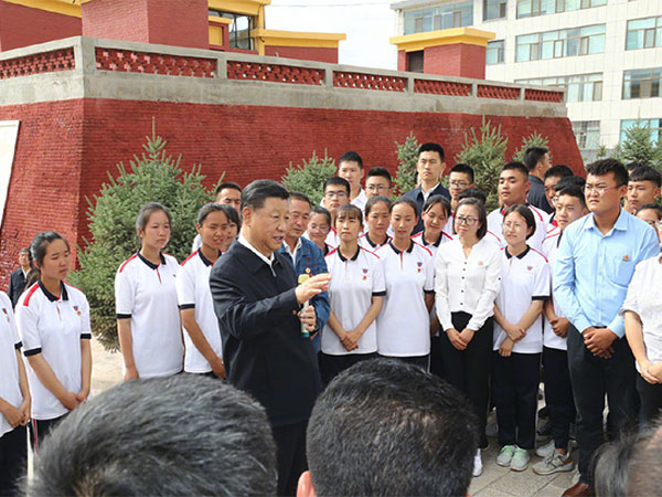 习近平考察山丹培黎学校